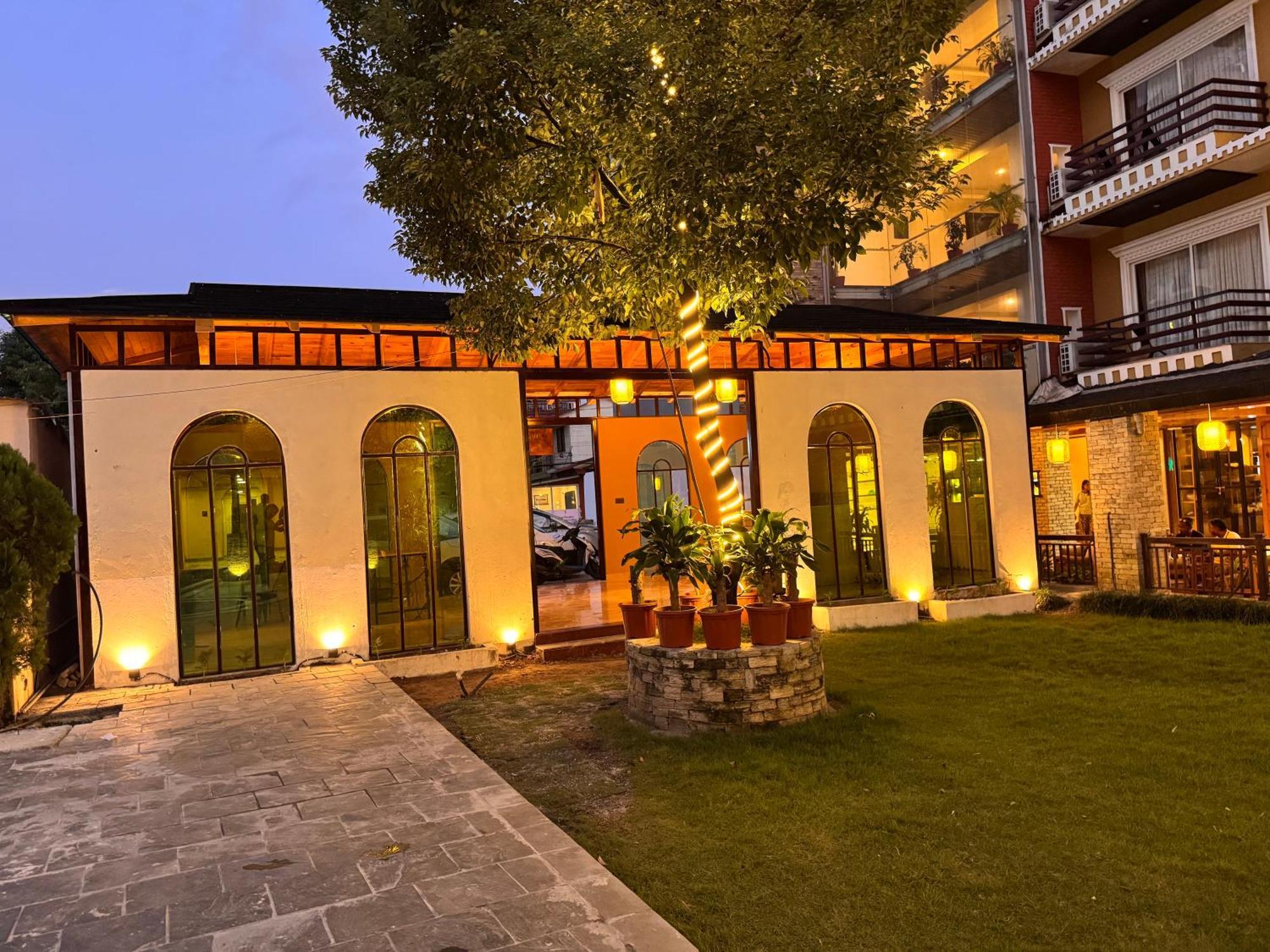 Bodhi Suites Boutique Hotel And Spa Pokhara Exterior photo